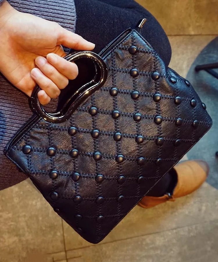 Túi xách da bê màu đen sang trọng, dung tích lớn