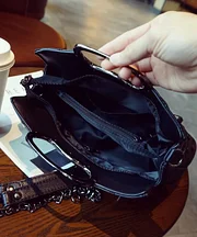 Túi xách da bê màu đen sang trọng, dung tích lớn