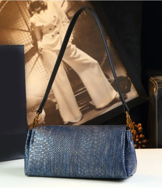 Túi xách đeo chéo bền bỉ họa tiết Serpentine màu xanh navy của Boutique