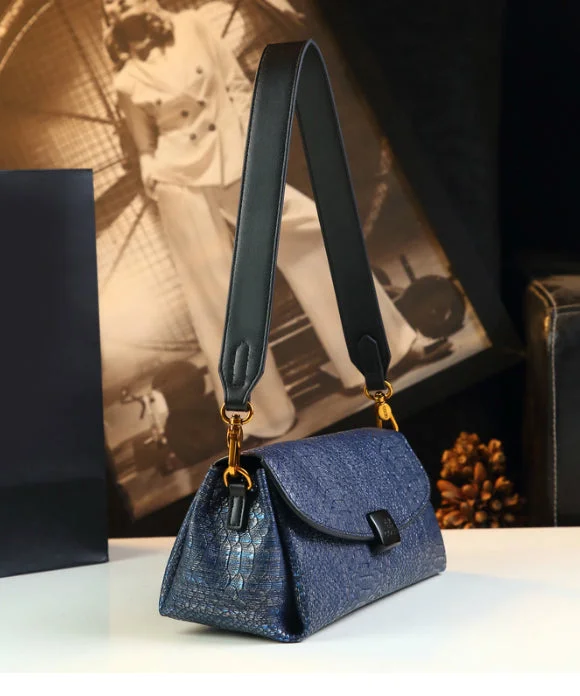 Túi xách đeo chéo bền bỉ họa tiết Serpentine màu xanh navy của Boutique