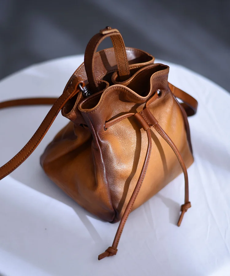 Túi đeo chéo có dây rút vẽ tay màu xanh gradient nguyên bản