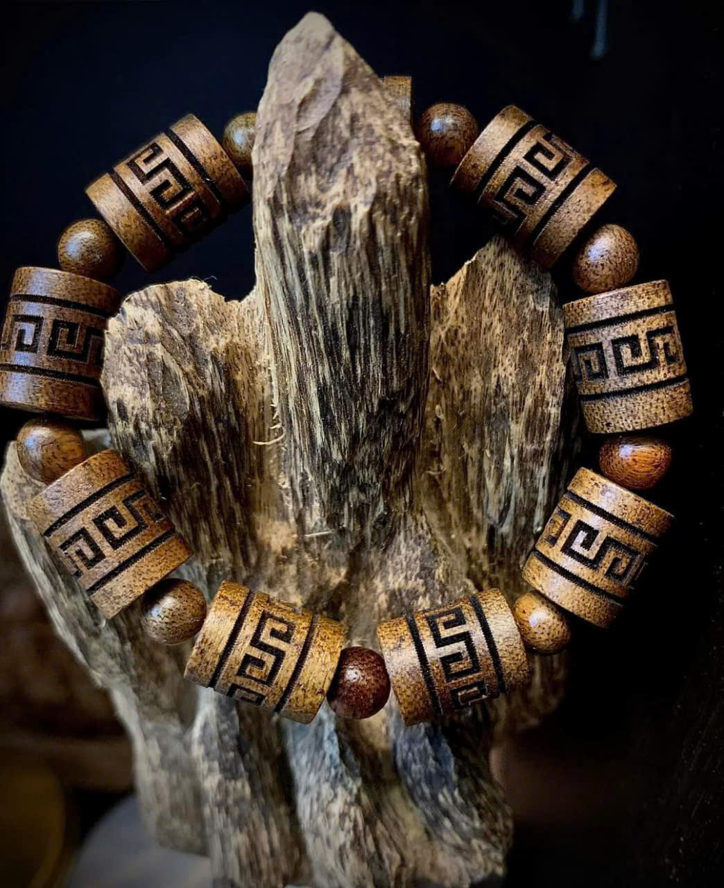 Vòng trầm aloura 01