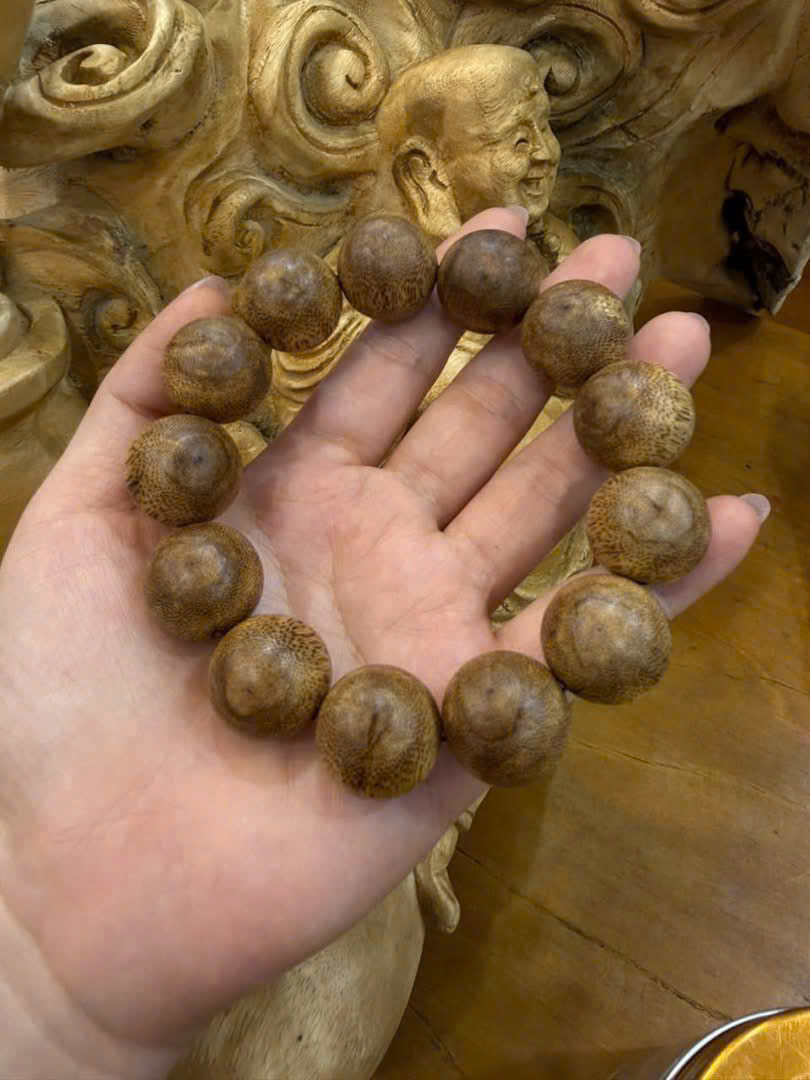 Vòng trầm aloura 04