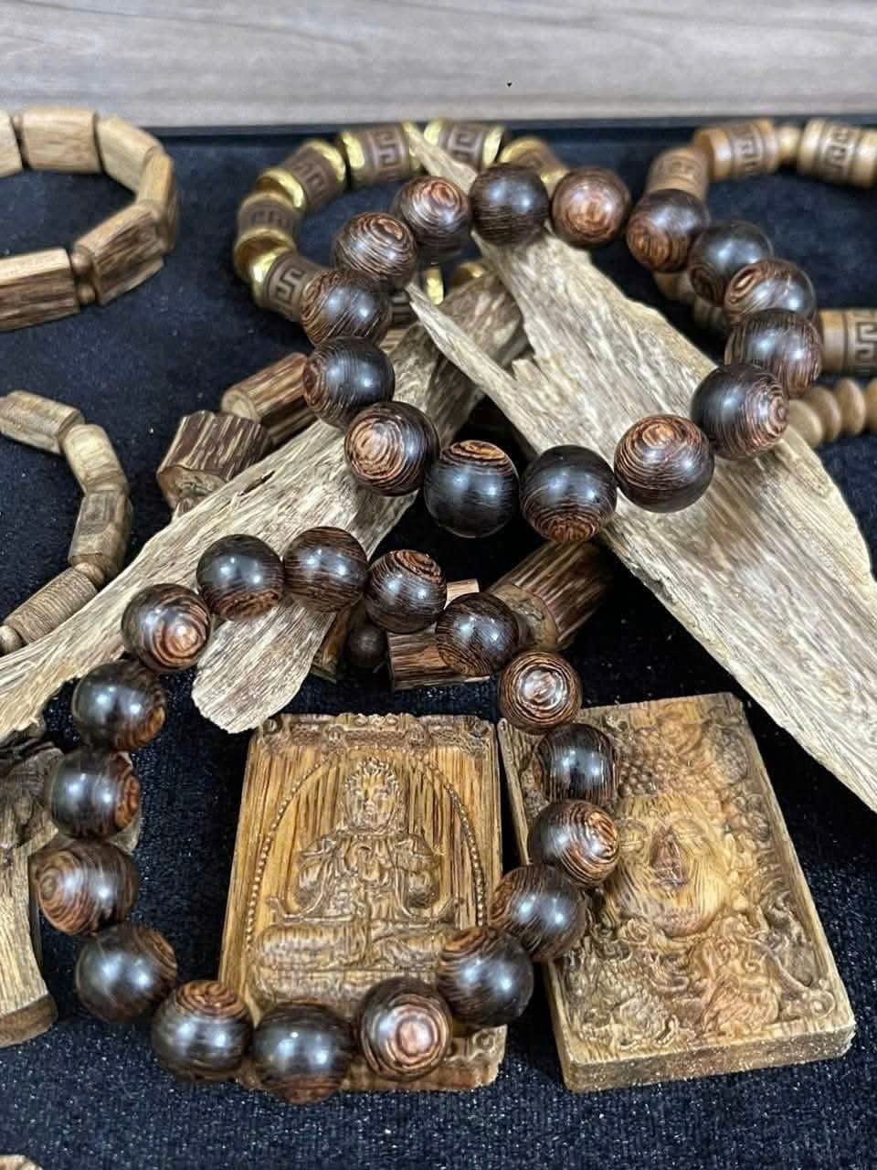 Vòng trầm aloura 04